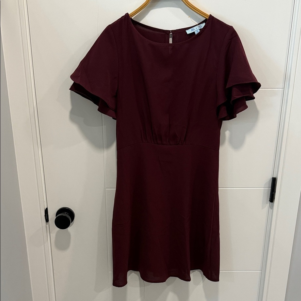 She & Sky Women’s Burgundy Flutter Sleeve Dress size small